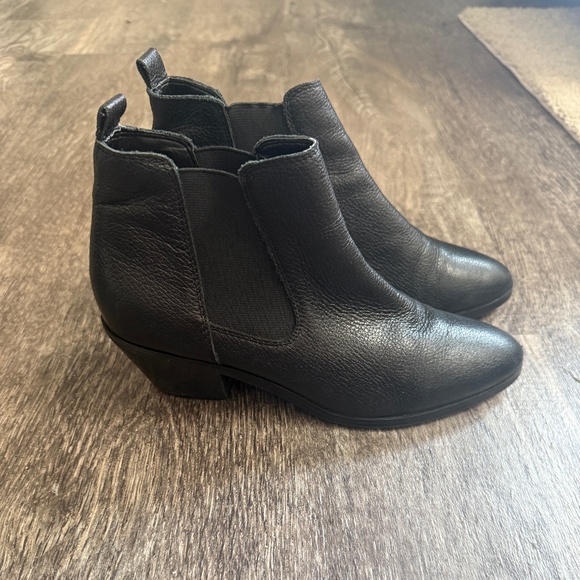 MARC FISHER Black Heeled Ankle Bootie 8.5 - Picture 1 of 8